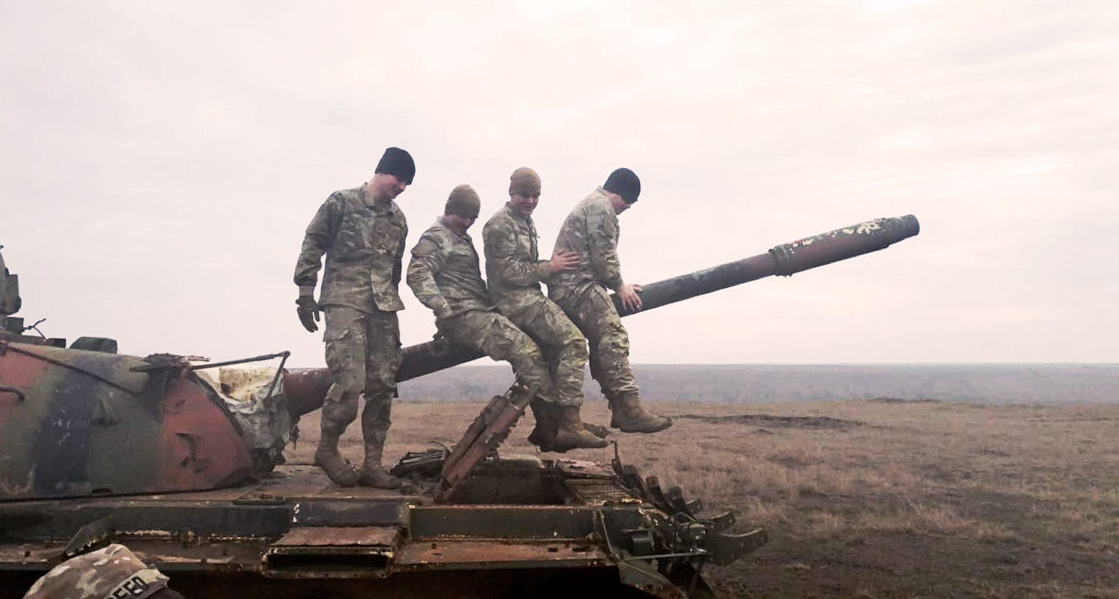 Raising Morale A Co 2-5 Cav Lean Apache